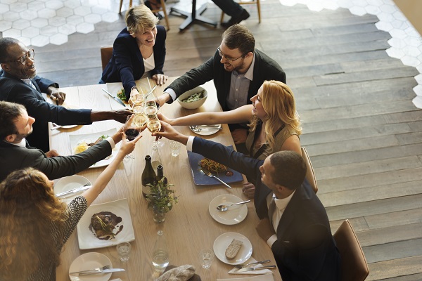 Organizza il tuo evento aziendale da noi: ambiente, cibo e divertimento garantiti