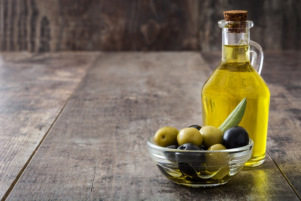 Olio extra vergine di oliva: sapore e salute in gocce d’oro